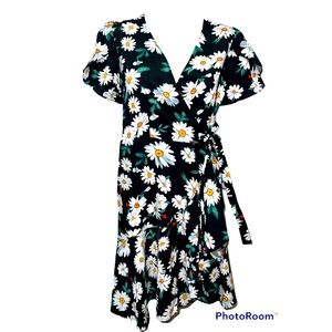 NWT wrapped dress daisy black